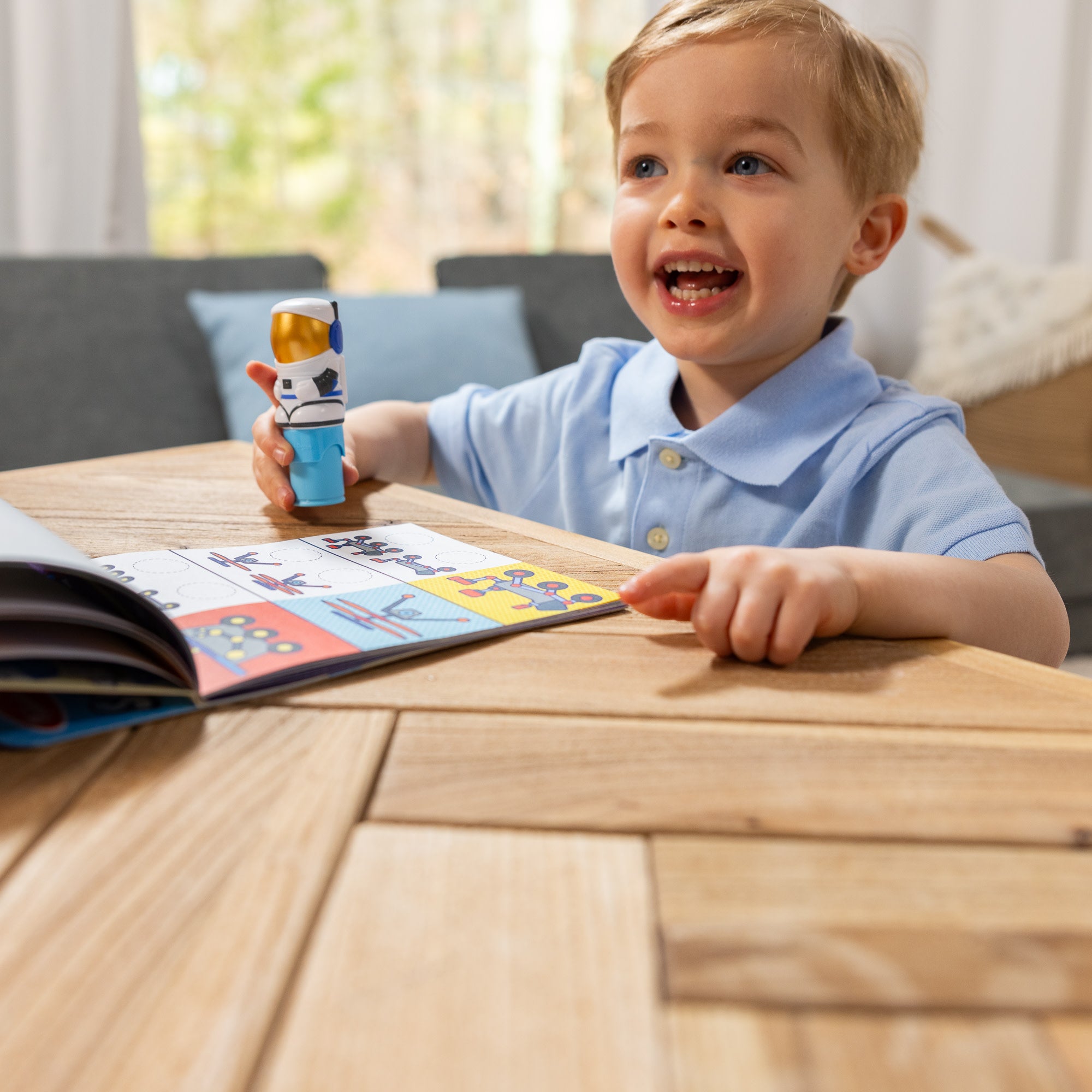 Sticker WOW!™ Activity Pad & Sticker Stamper - Astronaut - Image 2