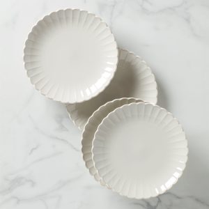 French Perle Scallop White Dinner Plates. Set of 4