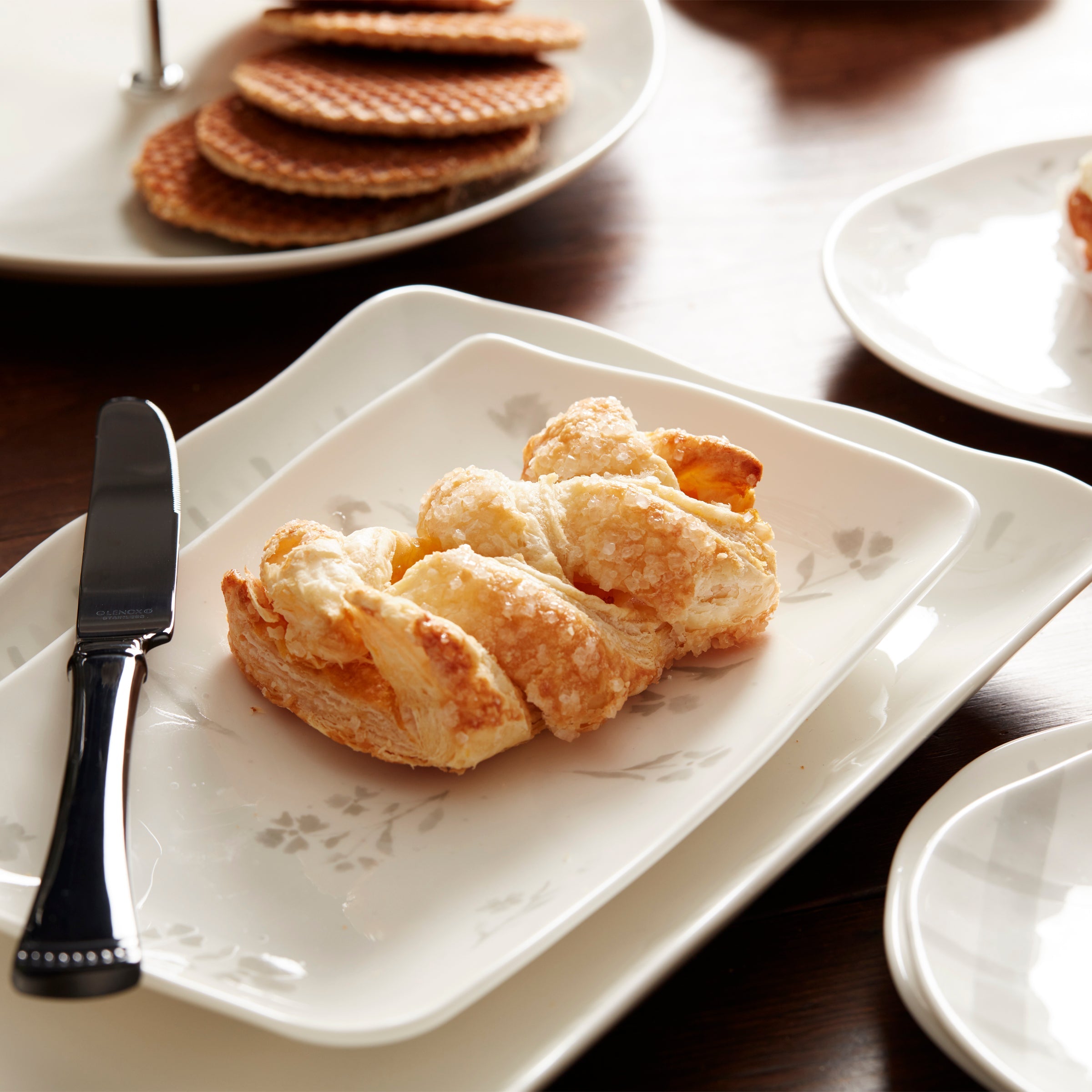 Oyster Bay 2-Piece Nesting Serving Platters - Image 3