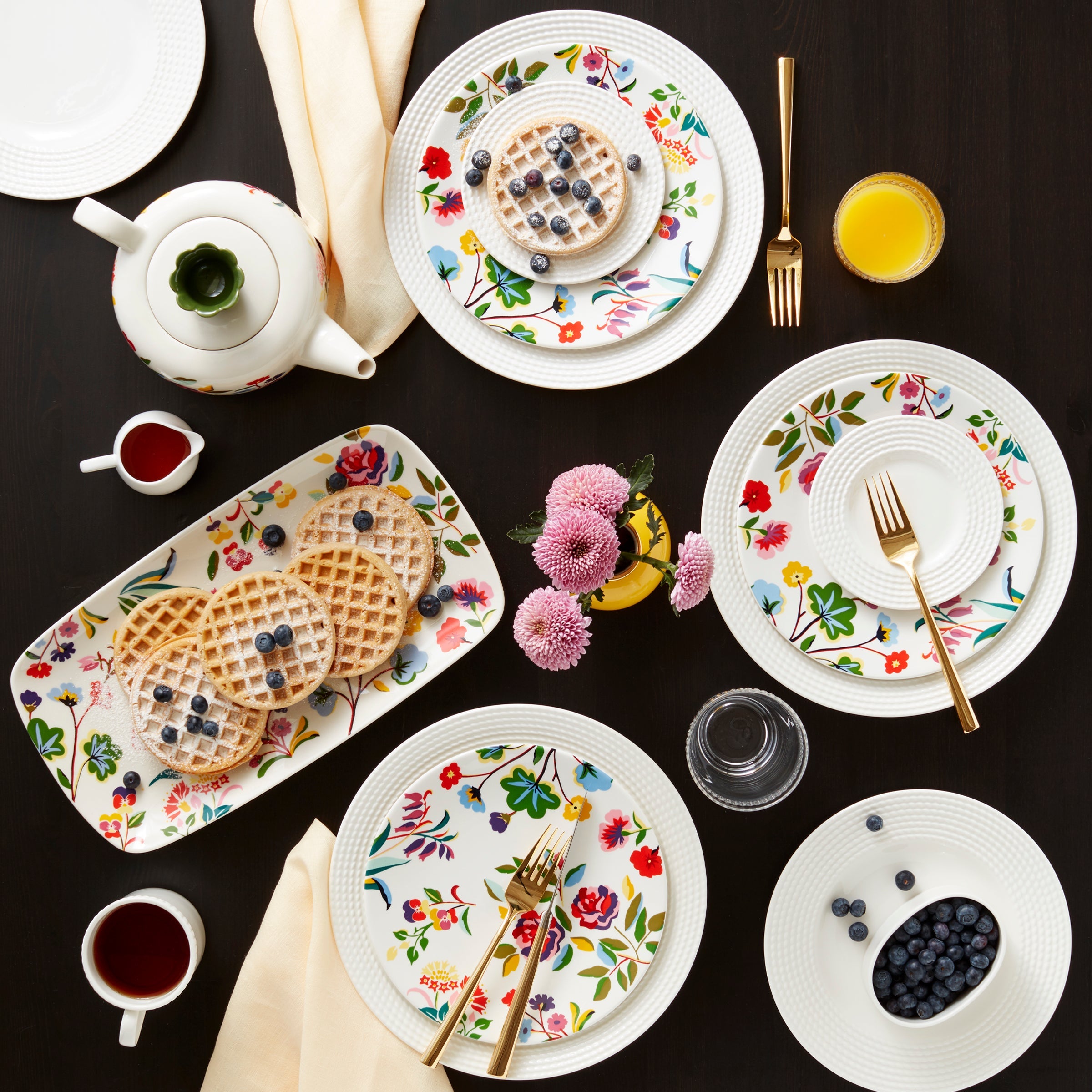 Malmo Gold 20-Piece Flatware Set - Image 4