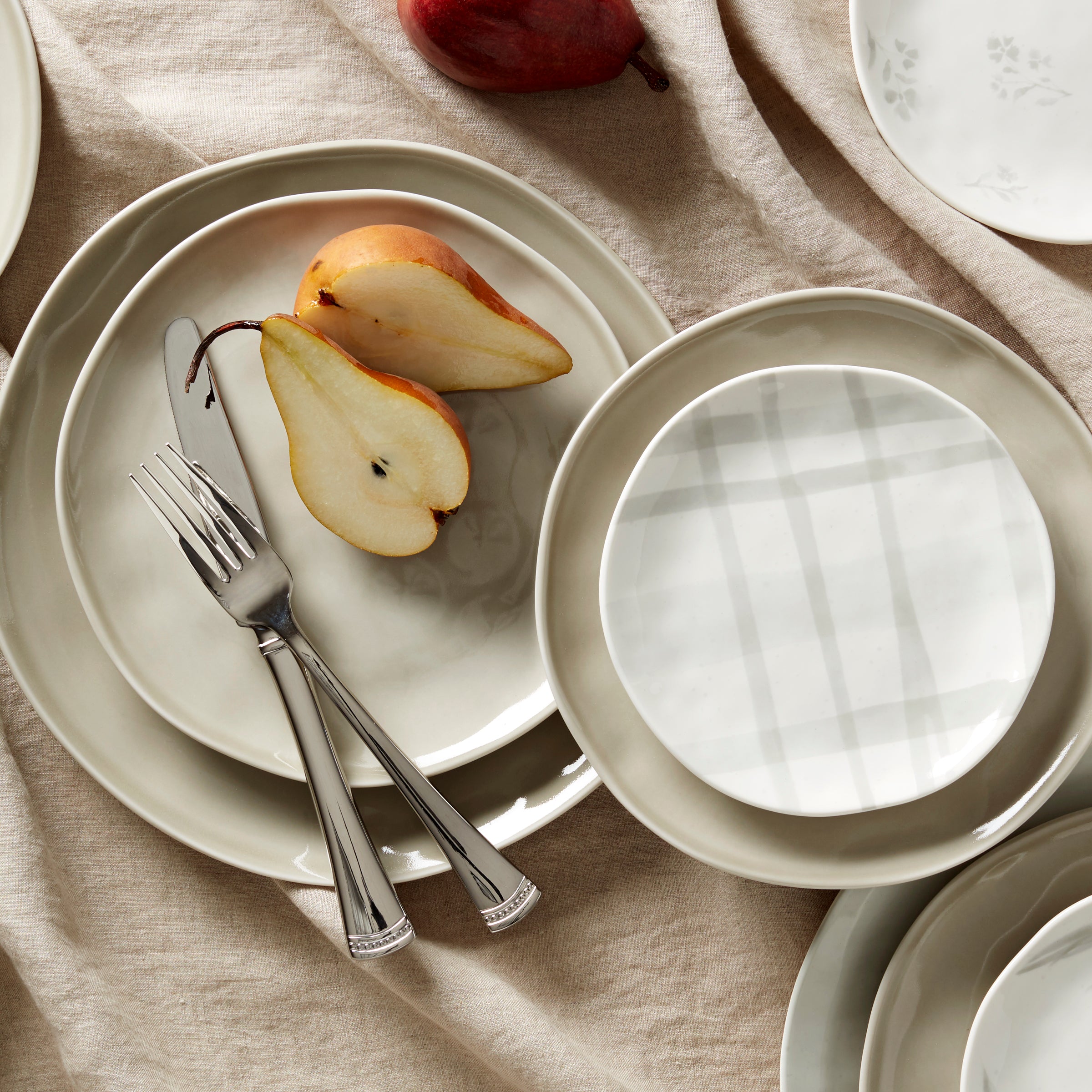 Bay Colors Grey Accent Plates. Set of 4 - Image 2