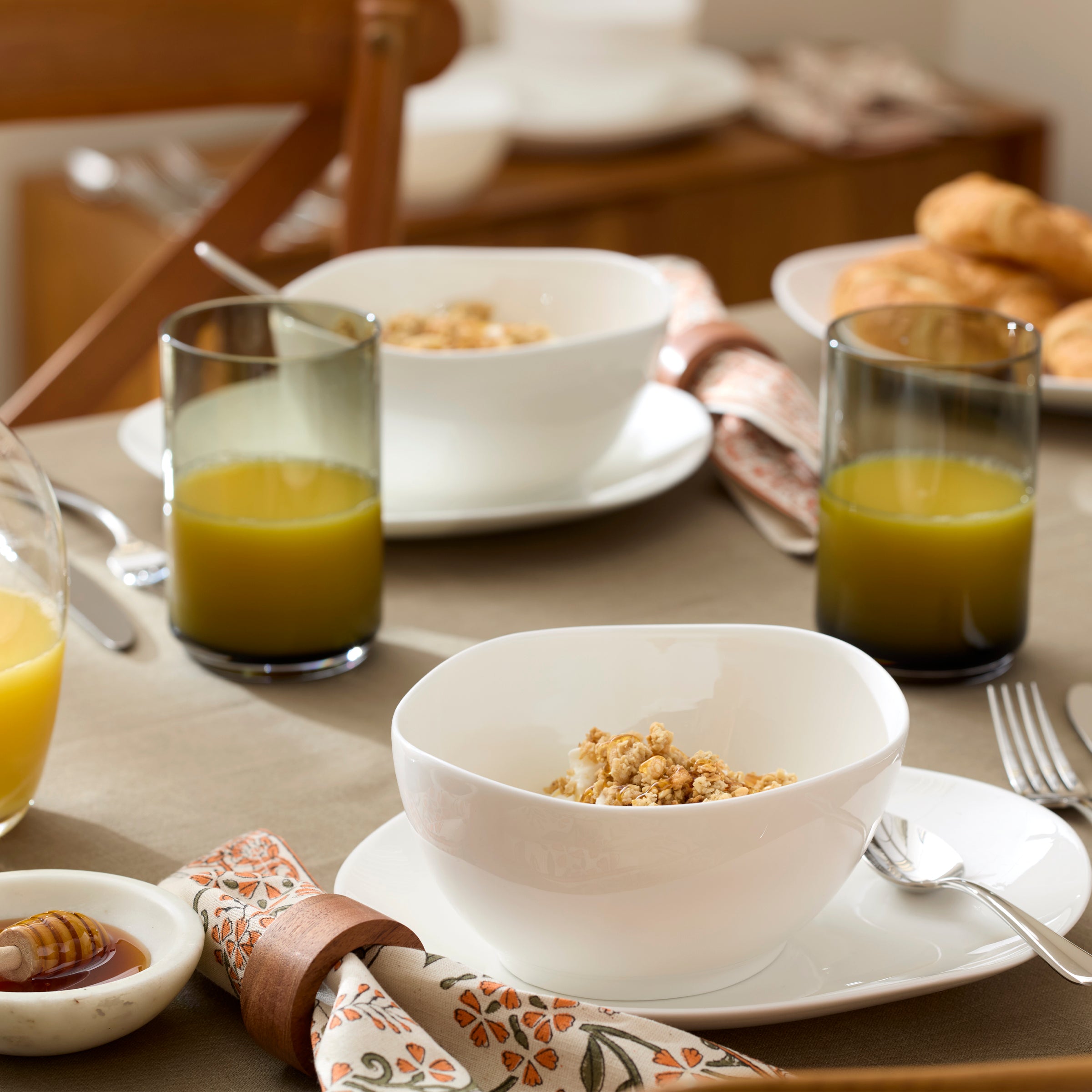 Studio 1414 Curve 12-Piece Dinnerware Set - Image 2