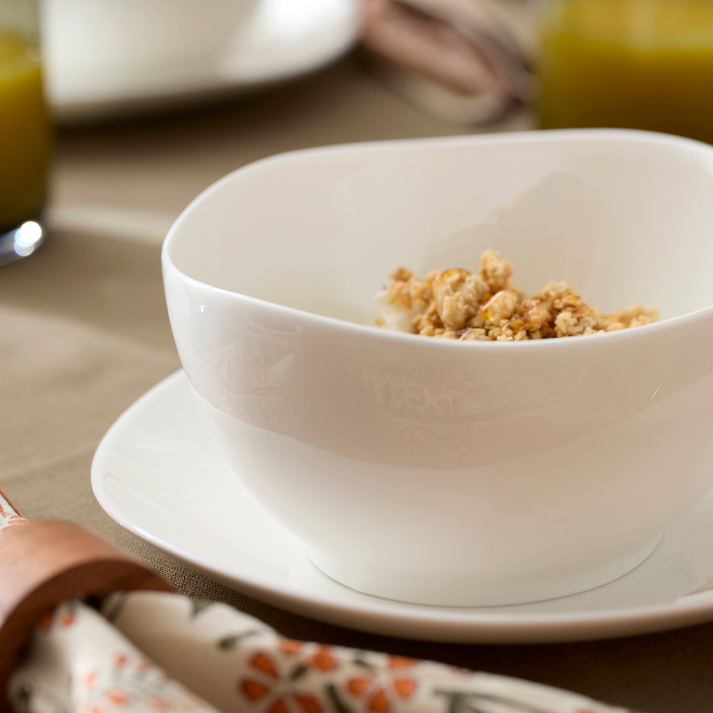 Studio 1414 Curve 12-Piece Dinnerware Set - Image 4