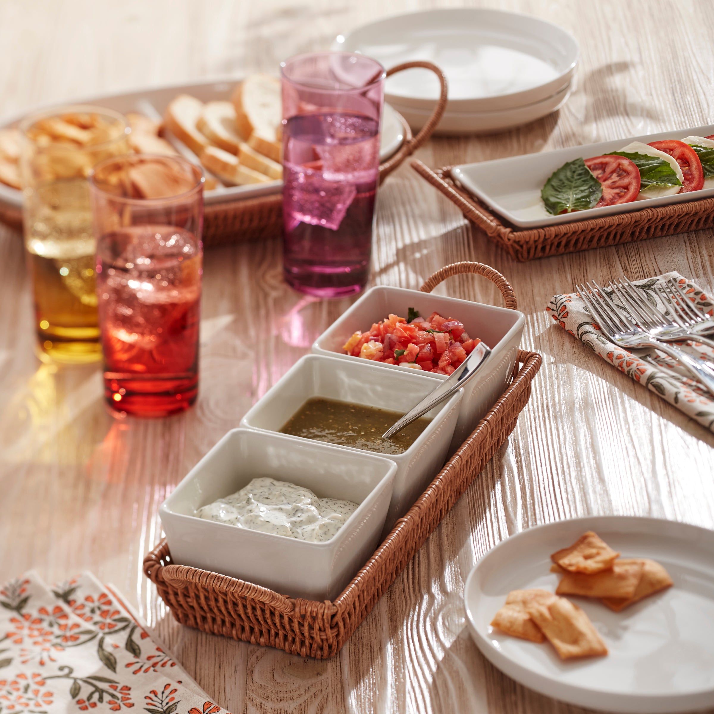 Willow & White. 4-Piece Serving Set - Image 7