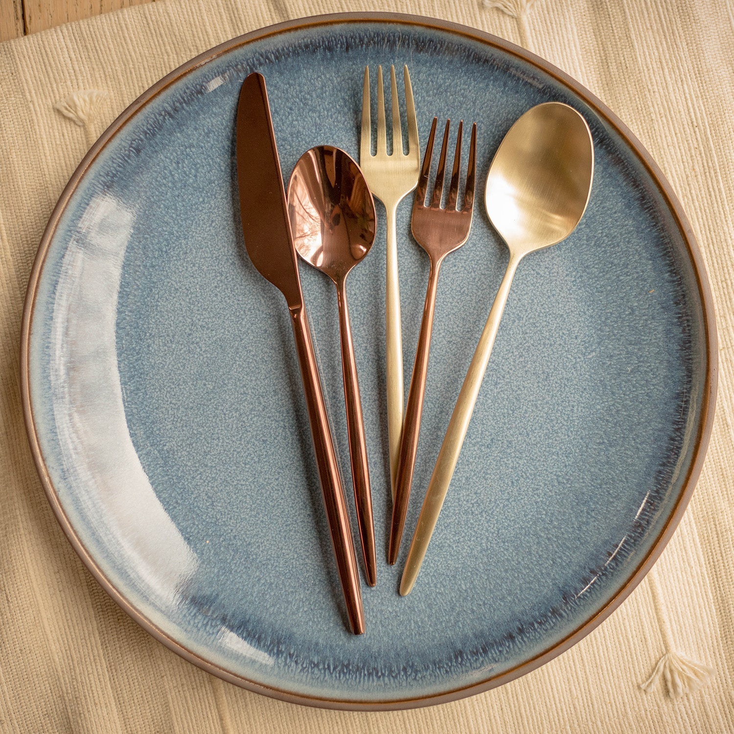 Gaze Copper Mirror 20-Piece Flatware Set - Image 2