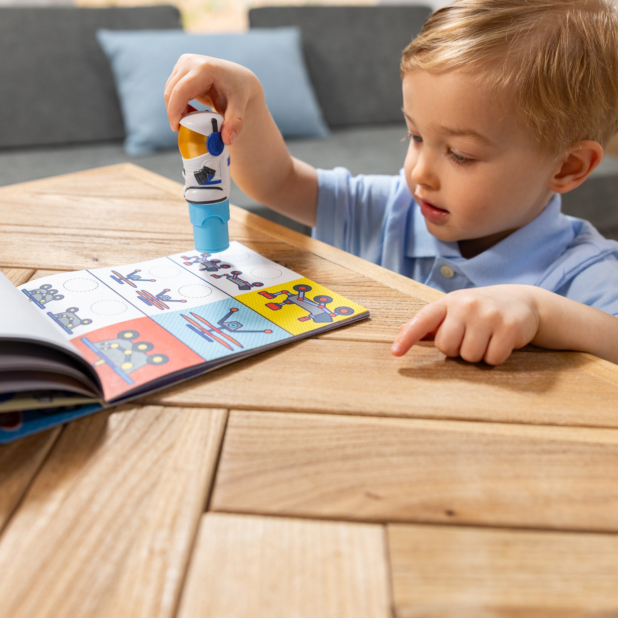 Sticker WOW!™ Activity Pad & Sticker Stamper - Astronaut - Image 9
