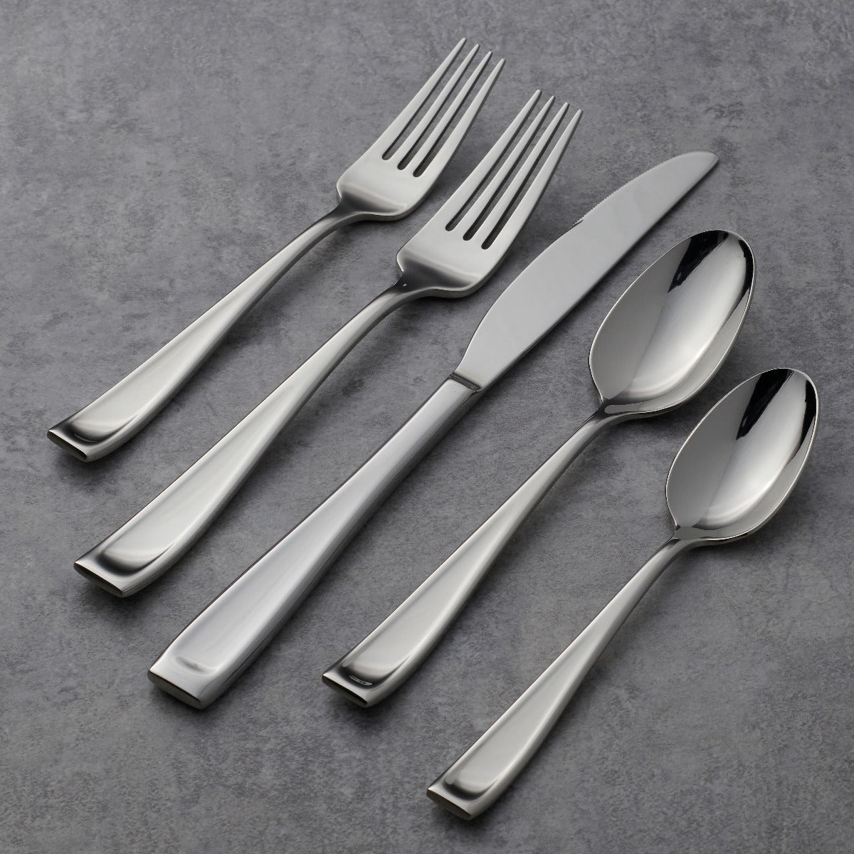 Moda 65-Piece Flatware Set - Image 4